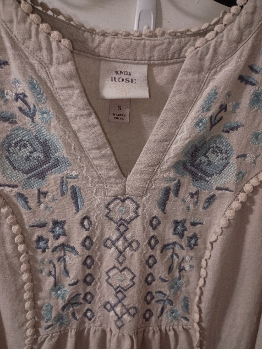 Knox Rose Embroidered V-Neck Peasant Top - Beige with Blue Embroidery